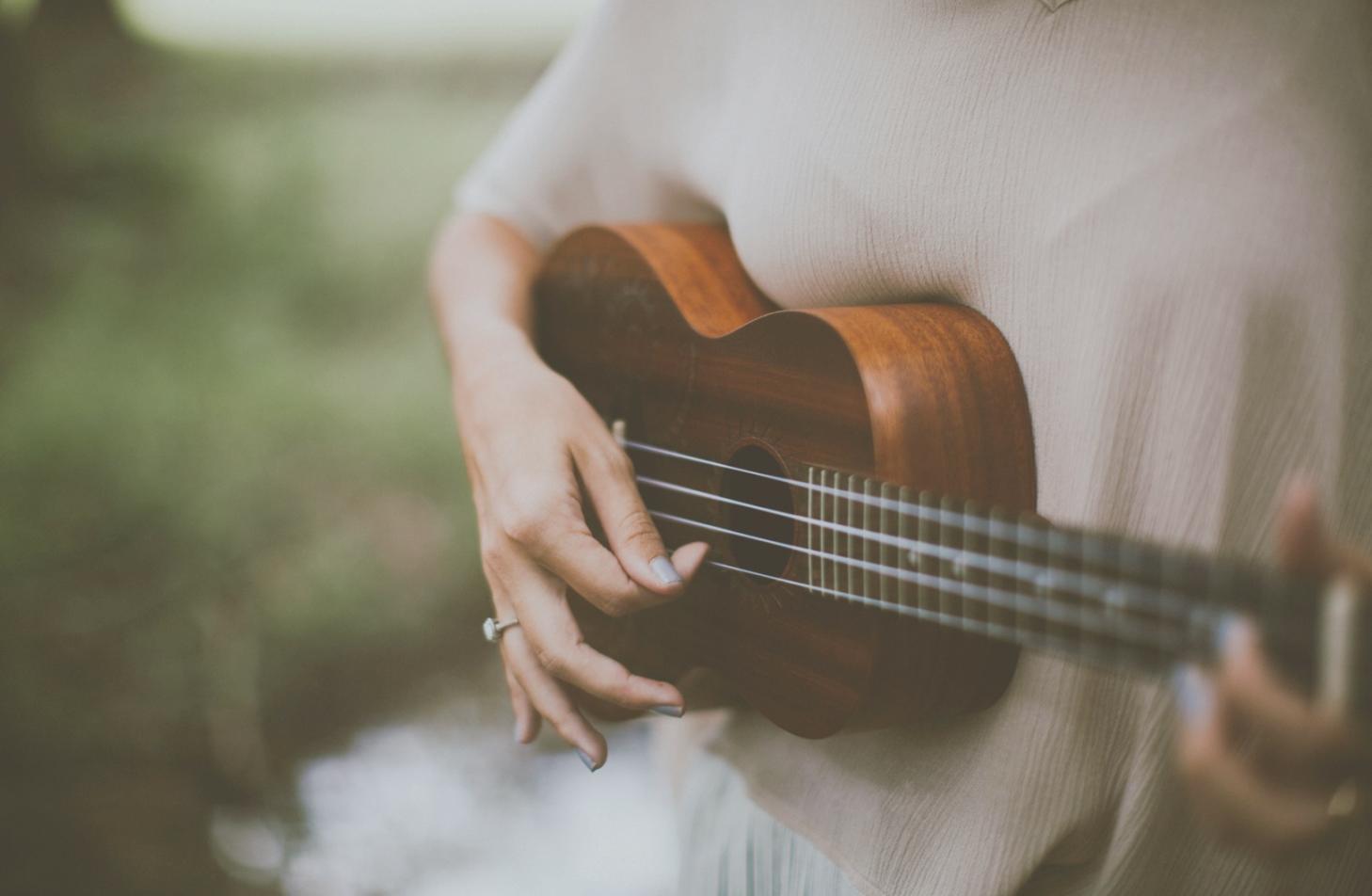 Studio de musique moderne avec instruments